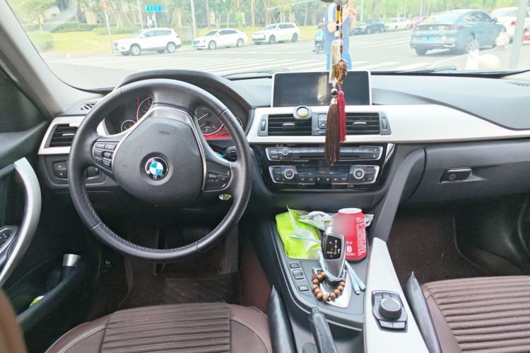 Used BMW 3 Series 2016 320Li Ambition Model Center Console