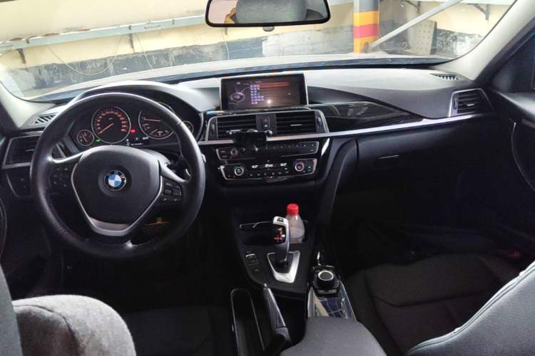 Used BMW 3 Series 2016 320Li Ambition Model Center Console