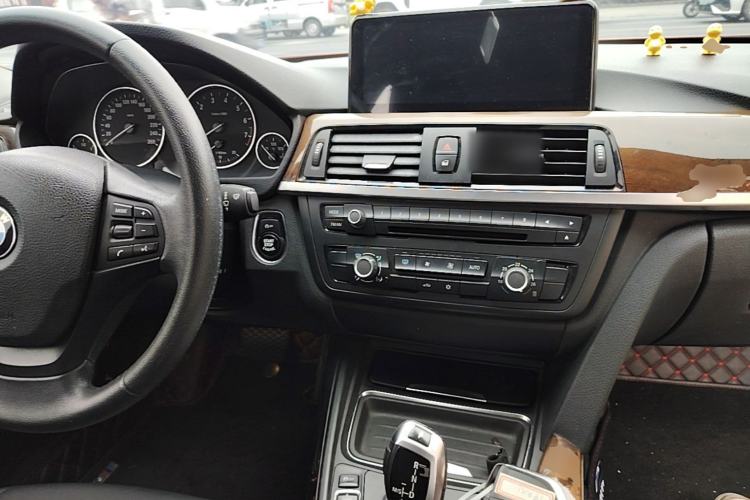 Used BMW 3 Series 2016 320Li Ambition Model Center Console
