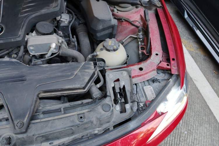 Used BMW 3 Series 2016 320Li Ambition Model Engine Bay Left