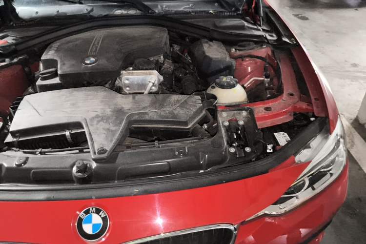 Used BMW 3 Series 2016 320i Fashion Model Engine Bay Left