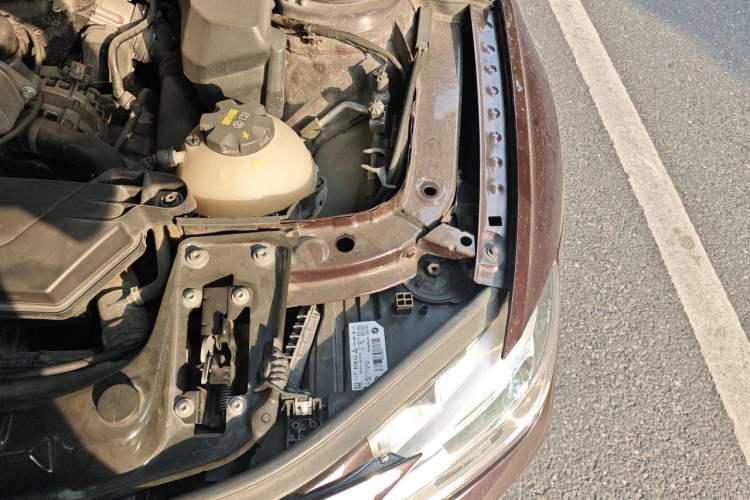 Used BMW 3 Series 2016 320Li Fashion Model Engine Bay Left