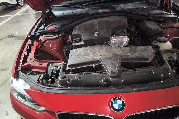 Used BMW 3 Series 2016 320i Fashion Model Engine Bay Right