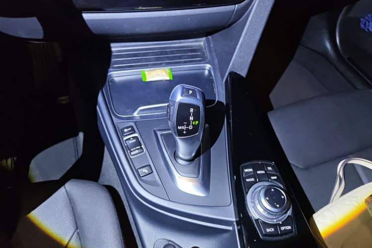 Used BMW 3 Series 2016 320Li Fashion Model Gear Lever