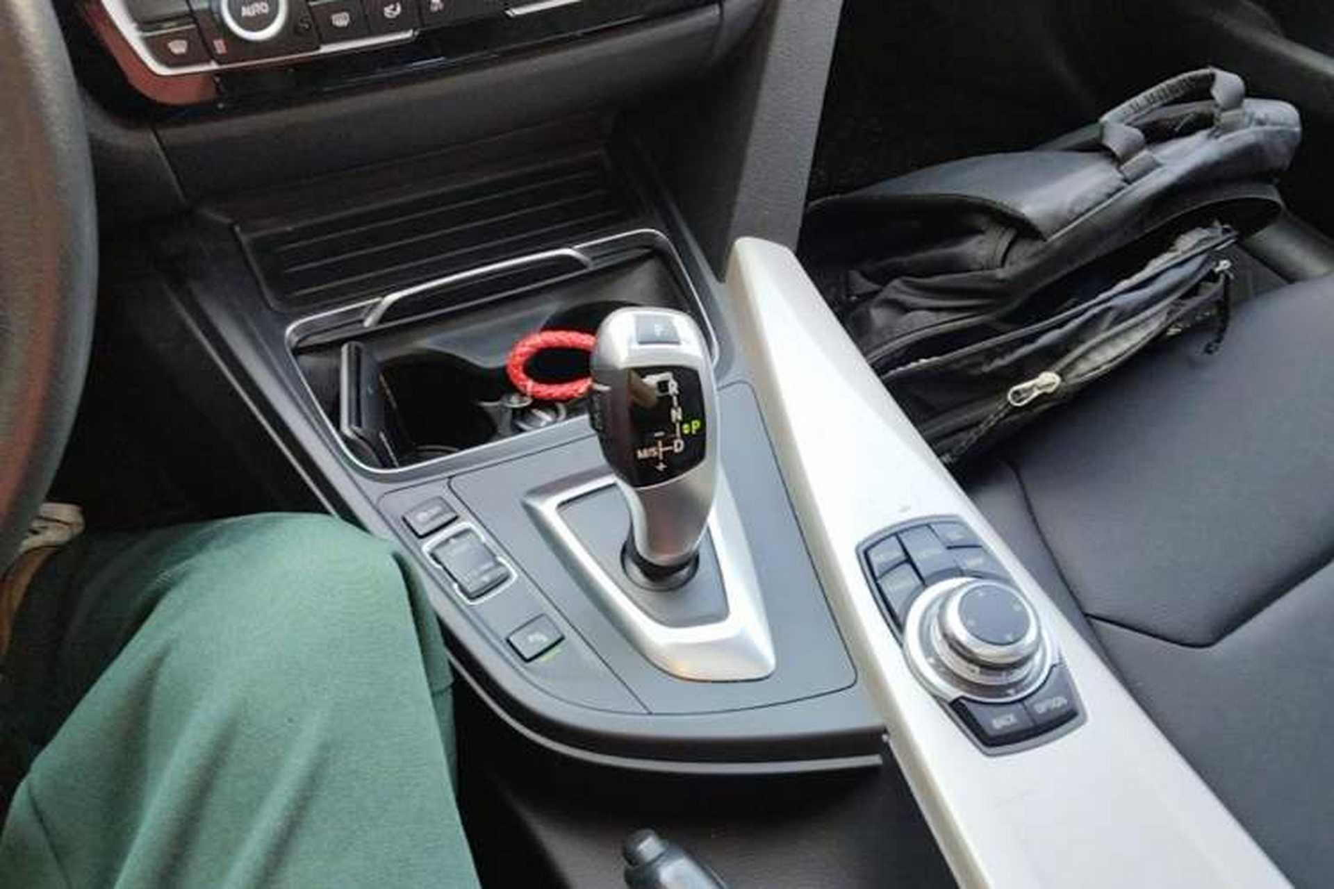 Used BMW 3 Series 2016 320Li Fashion Model Gear Lever