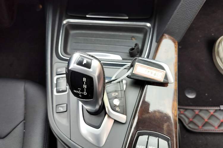 Used BMW 3 Series 2016 320Li Ambition Model Gear Lever