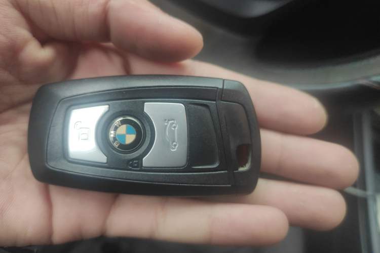 Used BMW 3 Series 2016 320i Fashion Model Interior 1