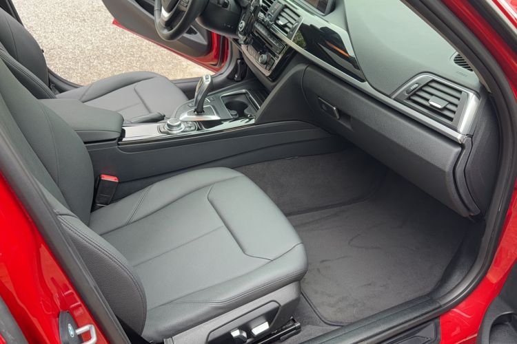 Used BMW 3 Series 2016 320i Fashion Model Interior 2