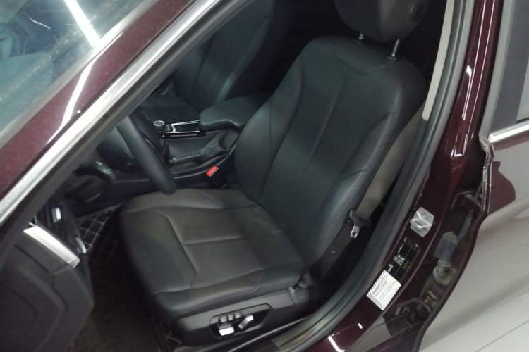 Used BMW 3 Series 2016 316Li Fashion Model Left Front Seat