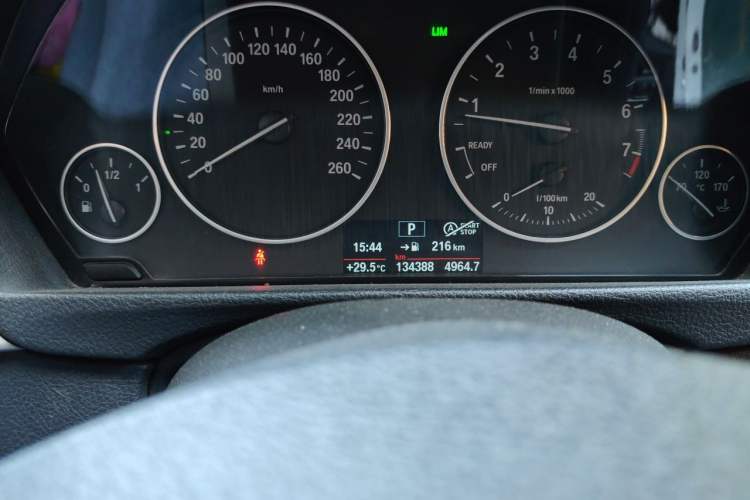 Used BMW 3 Series 2016 320Li Ambition Model Odometer Close Up