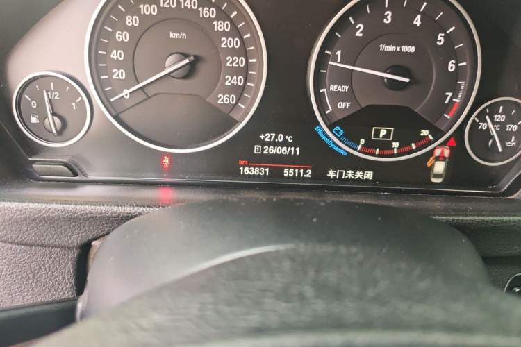 Used BMW 3 Series 2016 320Li Luxury Design Package Odometer Close Up