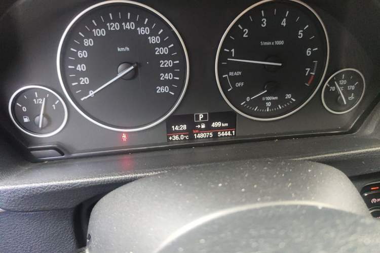 Used BMW 3 Series 2016 320Li Ambition Model Odometer Close Up