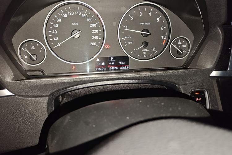 Used BMW 3 Series 2016 320Li Ambition Model Odometer Close Up