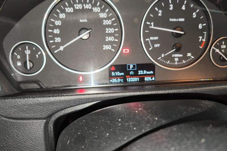 Used BMW 3 Series 2016 320i Fashion Model Odometer Close Up