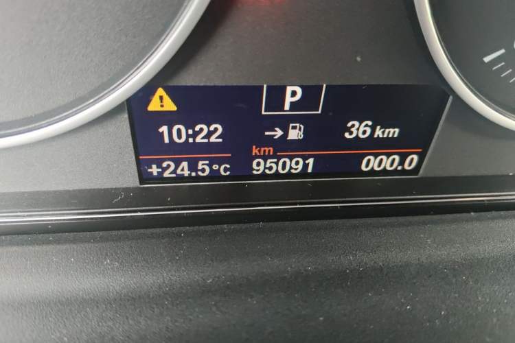 Used BMW 3 Series 2016 320Li Ambition Model Odometer Close Up