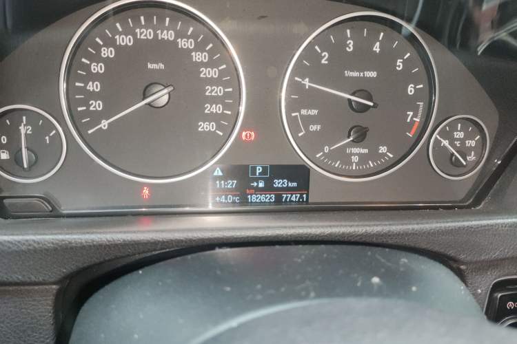 Used BMW 3 Series 2016 320i Fashion Model Odometer Close Up