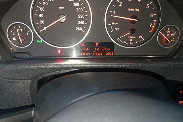 Used BMW 3 Series 2016 320Li Ambition Model Odometer Close Up