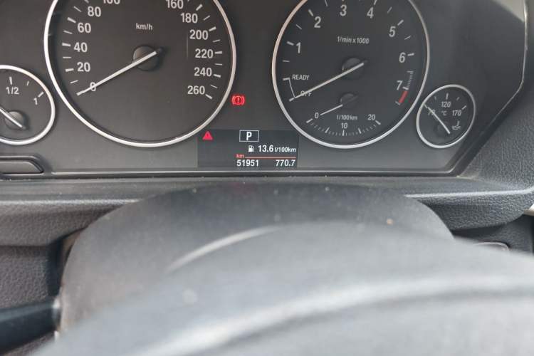 Used BMW 3 Series 2016 320Li Ambition Model Odometer Close Up