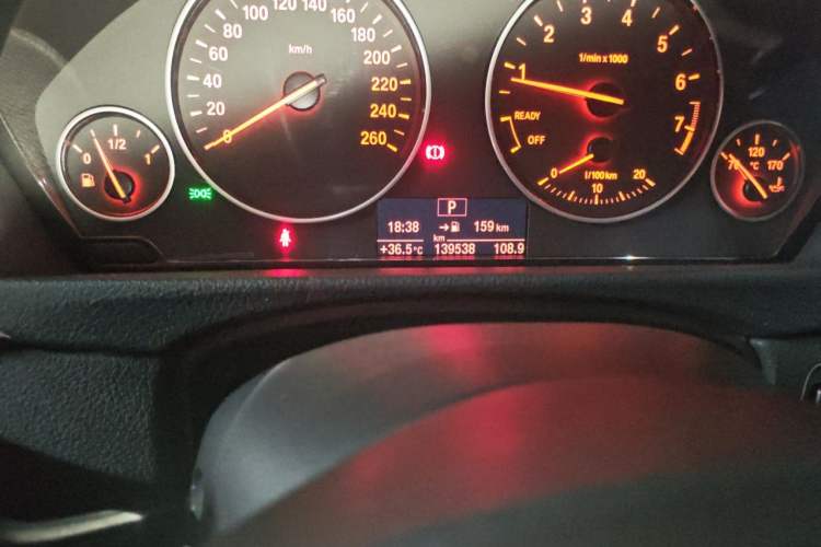 Used BMW 3 Series 2016 320Li Ambition Model Odometer Close Up