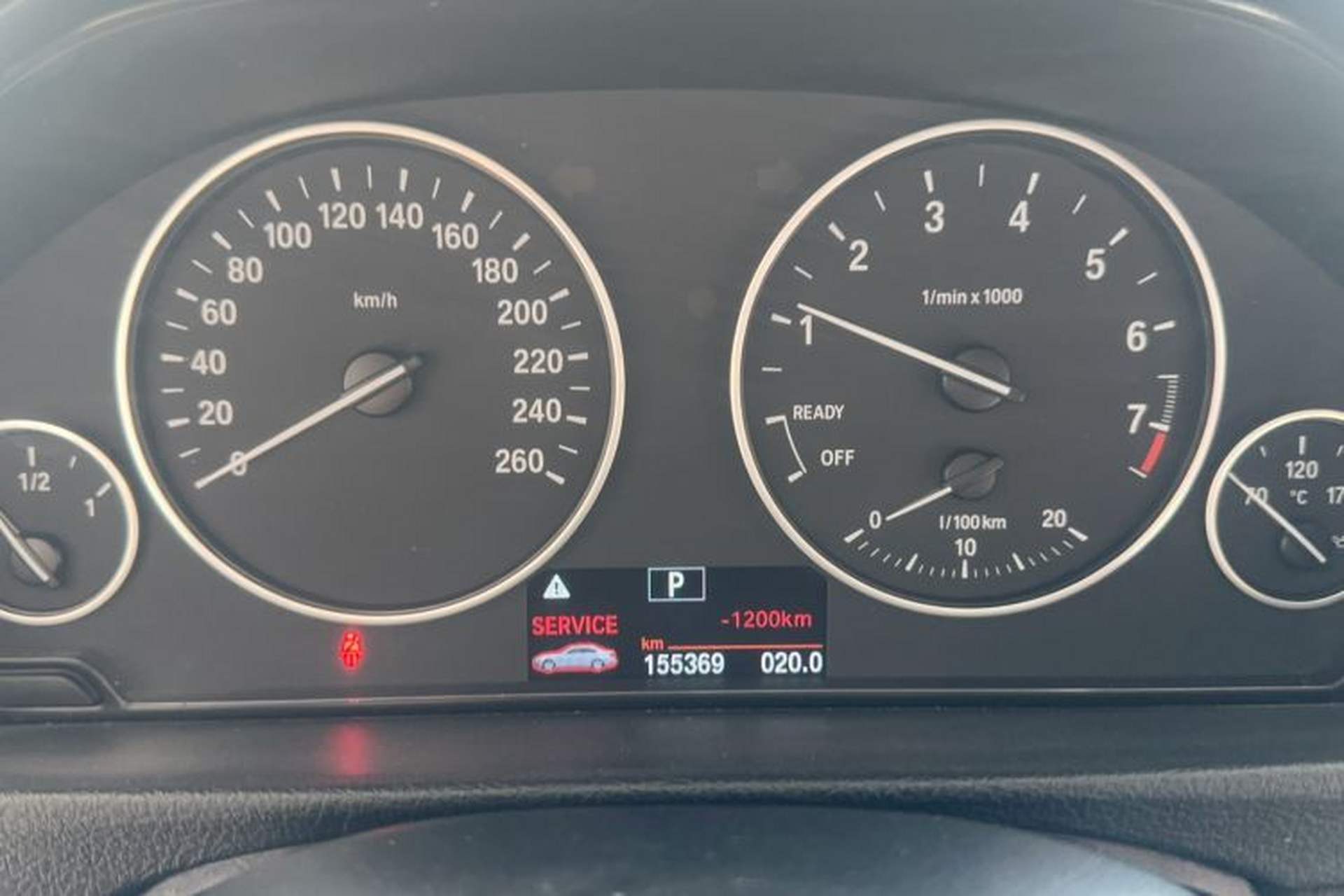 Used BMW 3 Series 2016 320Li Fashion Model Odometer Close Up