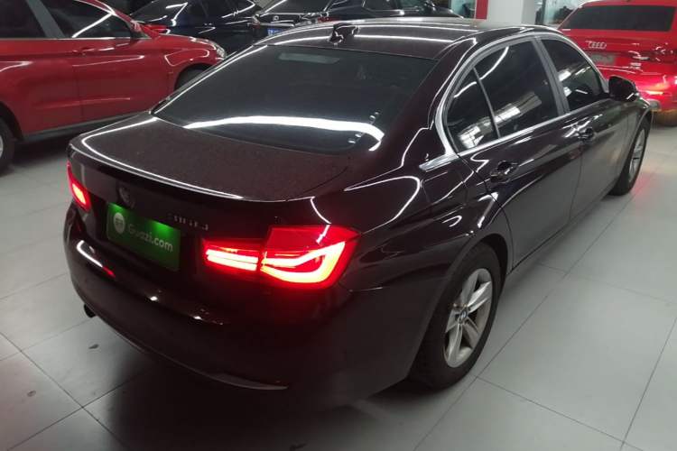Used BMW 3 Series 2016 316Li Fashion Model Rear Right 45 Deg