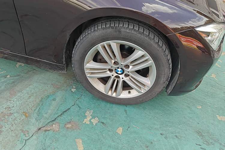 Used BMW 3 Series 2016 320Li Fashion Model Right Front Wheel Hub