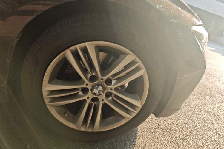 Used BMW 3 Series 2016 320Li Fashion Model Right Front Wheel Hub