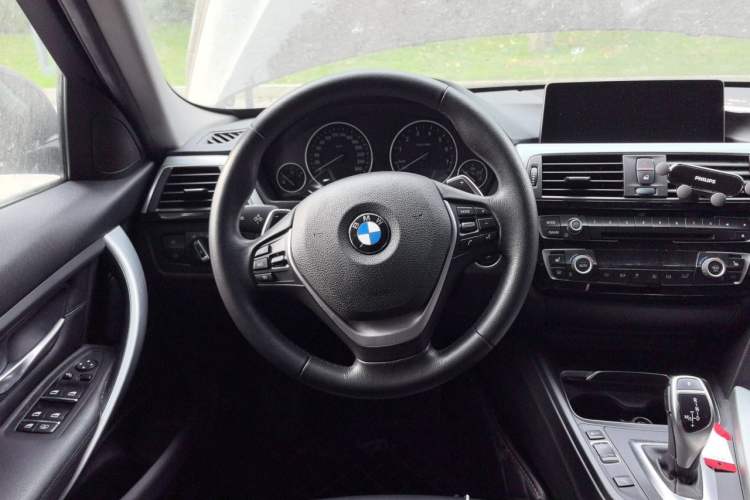 Used BMW 3 Series 2016 328Li Fashion Model Steering Wheel