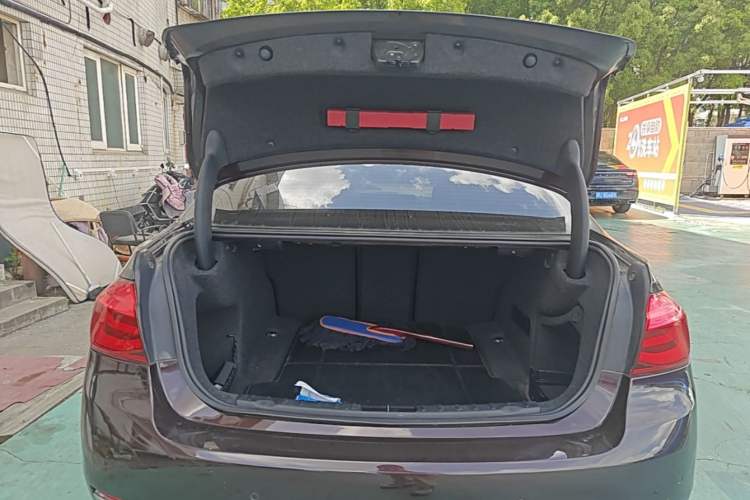 Used BMW 3 Series 2016 320Li Fashion Model Trunk