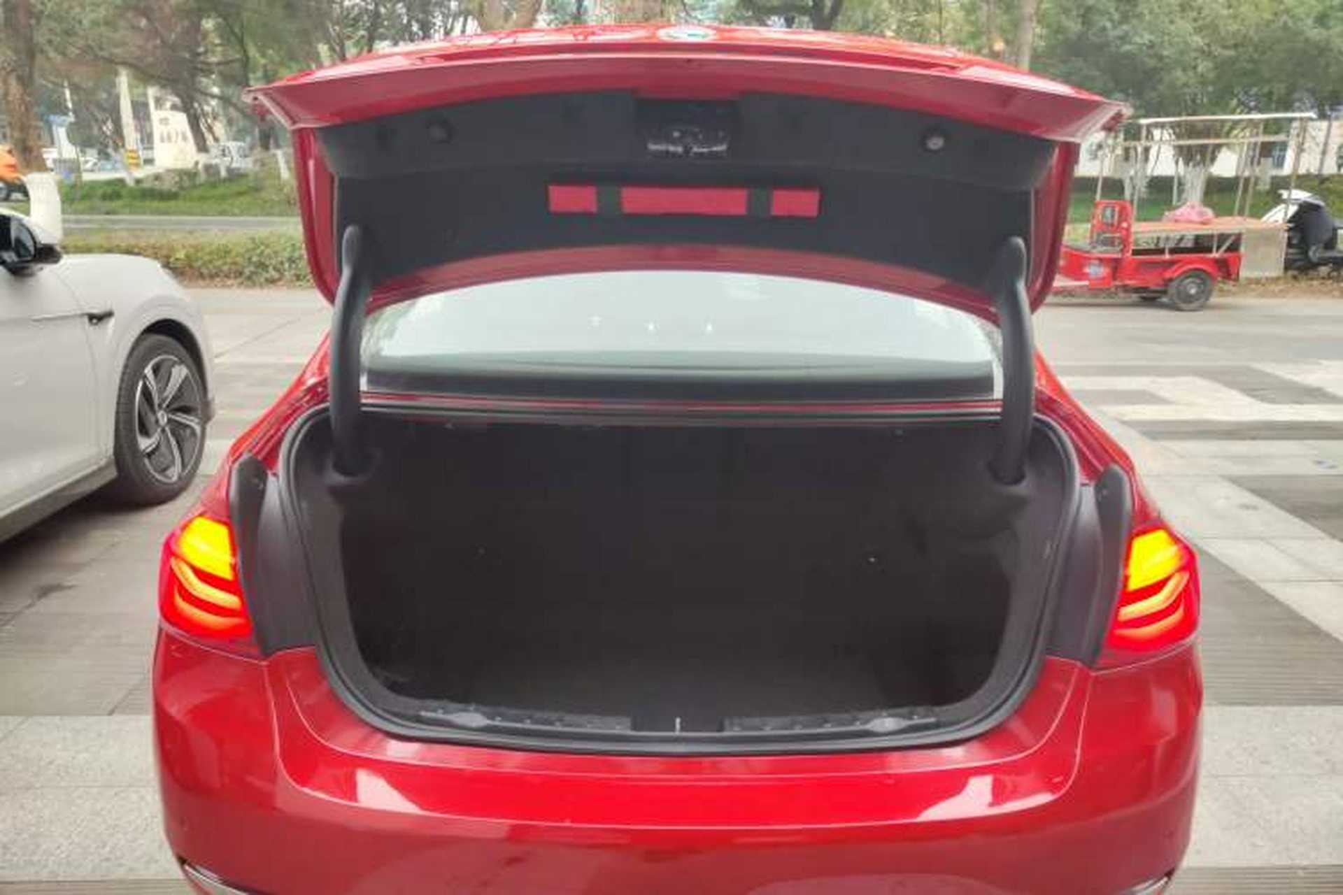 Used BMW 3 Series 2016 316Li Fashion Model Trunk