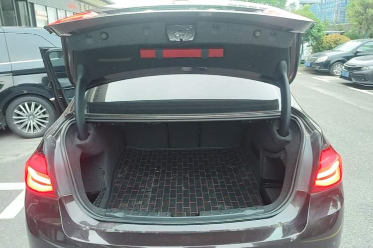 Used BMW 3 Series 2016 320Li Ambition Model Trunk