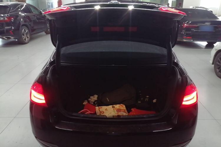 Used BMW 3 Series 2016 316Li Fashion Model Trunk