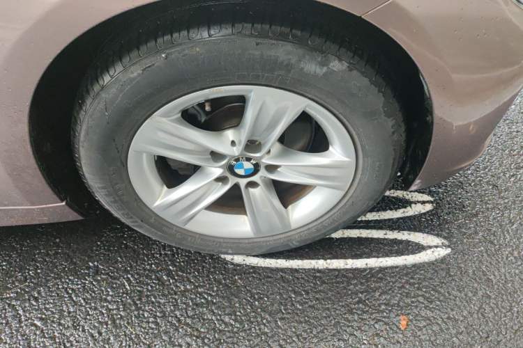 Used BMW 3 Series 2016 316Li Fashion Model Right Front Wheel Hub