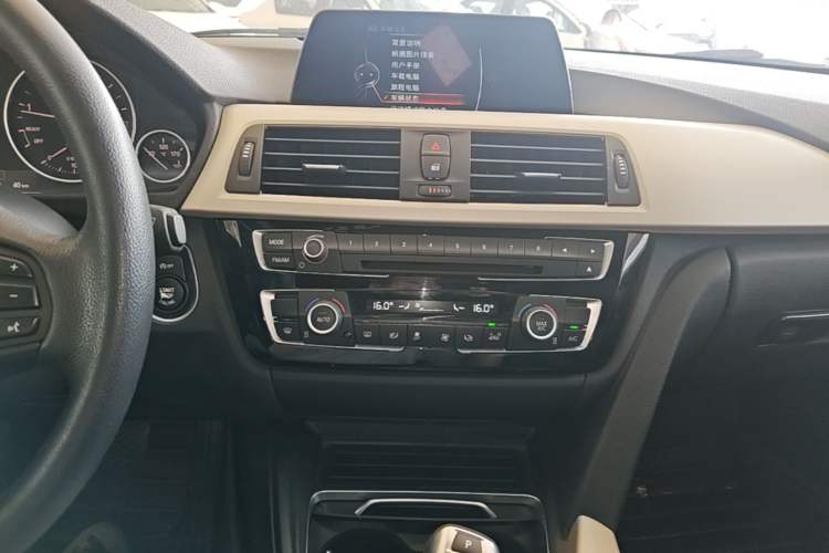 Used BMW 3 Series 2016 320Li Fashion Model Audio And AC Panel