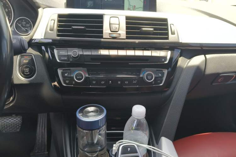 Used BMW 3 Series 2016 328i M Sport Audio And AC Panel