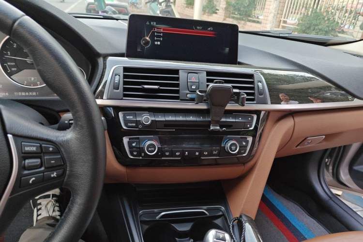 Used BMW 3 Series 2016 320Li Luxury Design Package Audio And AC Panel