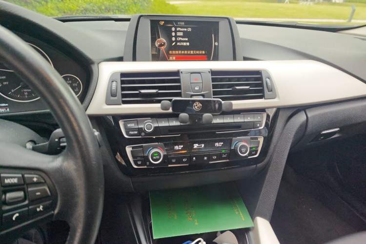 Used BMW 3 Series 2016 316i Fashion Model Audio And AC Panel