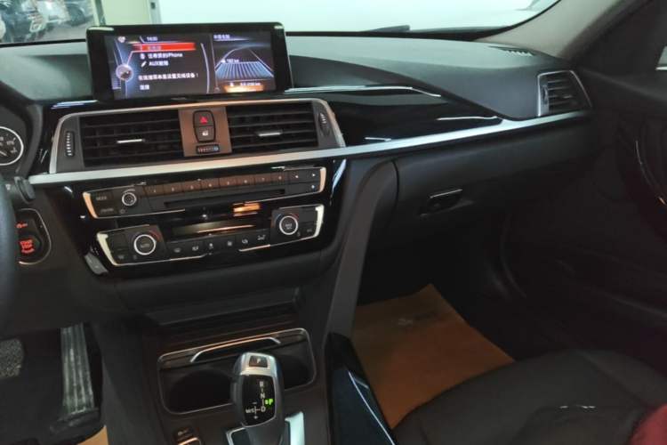 Used BMW 3 Series 2016 316i Fashion Model Audio And AC Panel