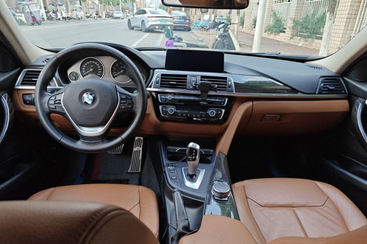 Used BMW 3 Series 2016 320Li Luxury Design Package Center Console