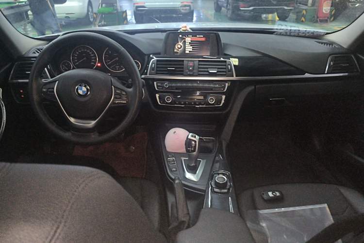 Used BMW 3 Series 2016 320Li Ambition Model Center Console