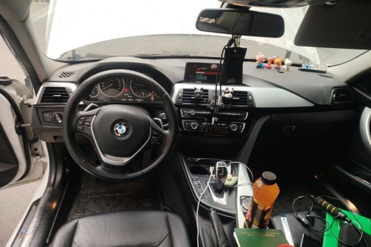 Used BMW 3 Series 2016 328Li Fashion Model Center Console
