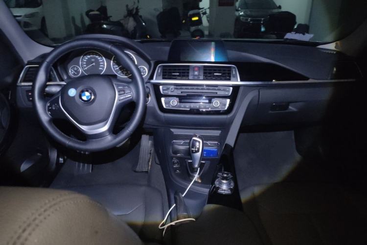 Used BMW 3 Series 2016 320Li Fashion Model Center Console
