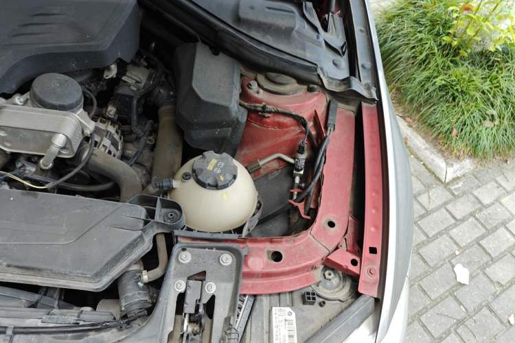 Used BMW 3 Series 2016 320i Fashion Model Engine Bay Left