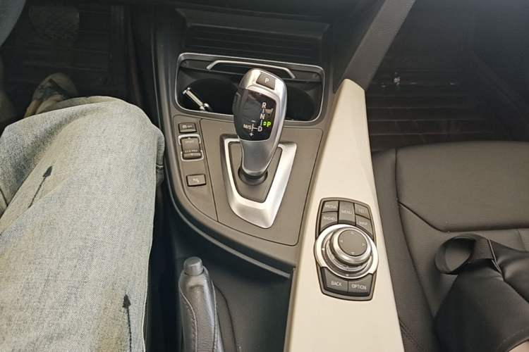 Used BMW 3 Series 2016 320Li Fashion Model Gear Lever