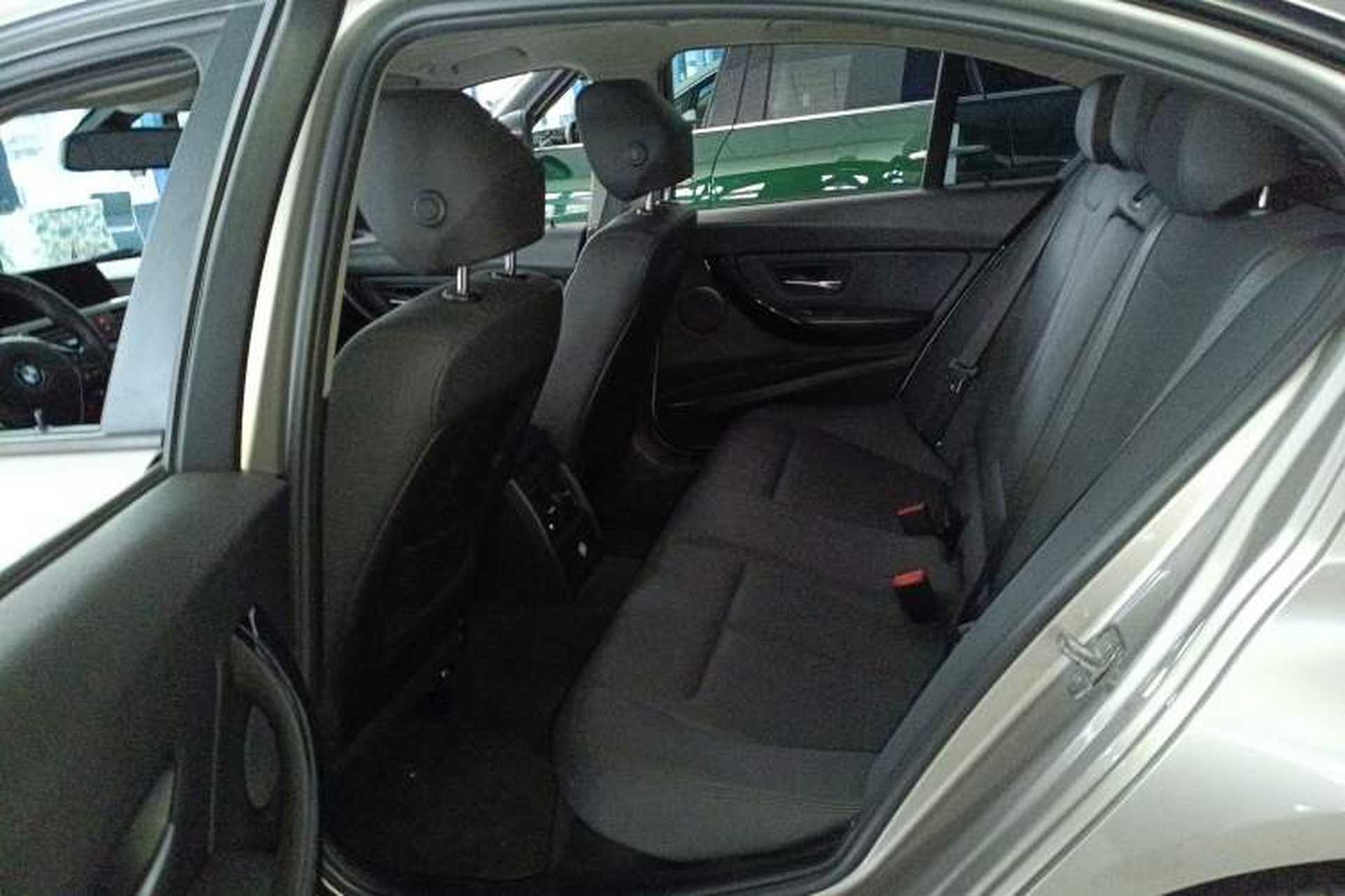 Used BMW 3 Series 2016 320i Fashion Model Interior 4