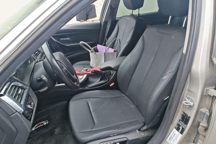 Used BMW 3 Series 2016 320Li Fashion Model Left Front Seat