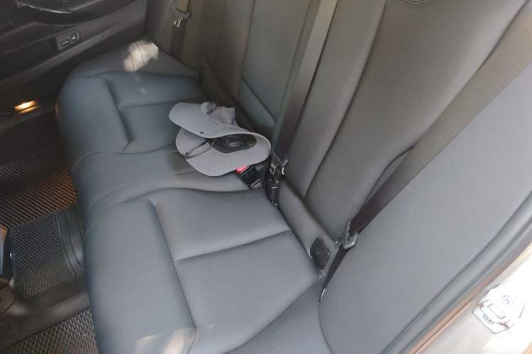 Used BMW 3 Series 2016 320Li Fashion Model Left Rear Seat