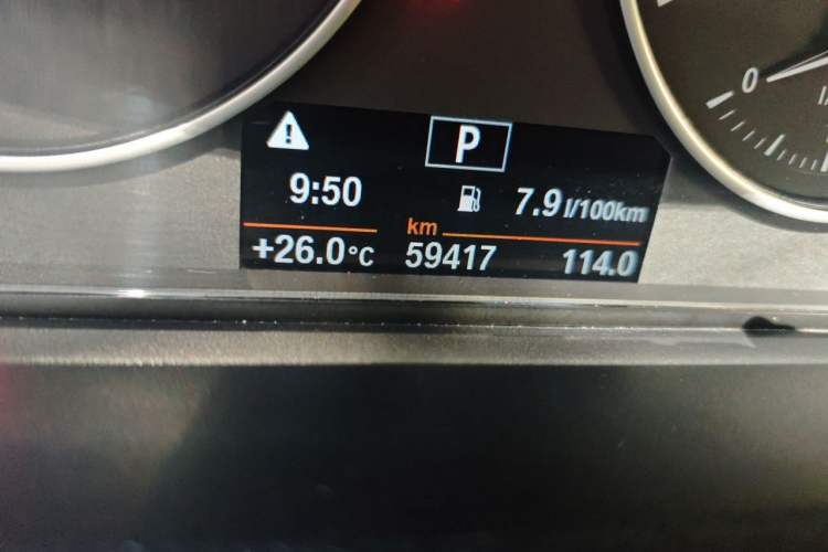 Used BMW 3 Series 2016 320Li Fashion Model Odometer Close Up