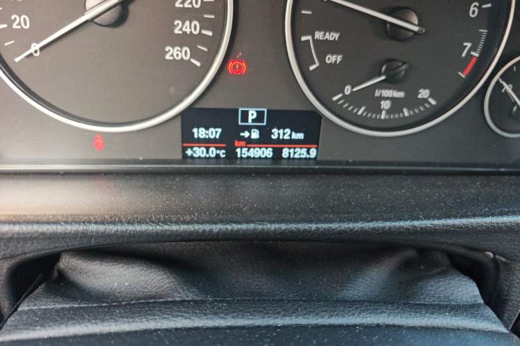 Used BMW 3 Series 2016 320Li Ambition Model Odometer Close Up