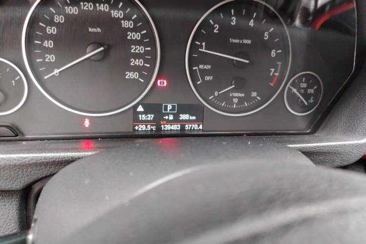Used BMW 3 Series 2016 320Li Ambition Model Odometer Close Up